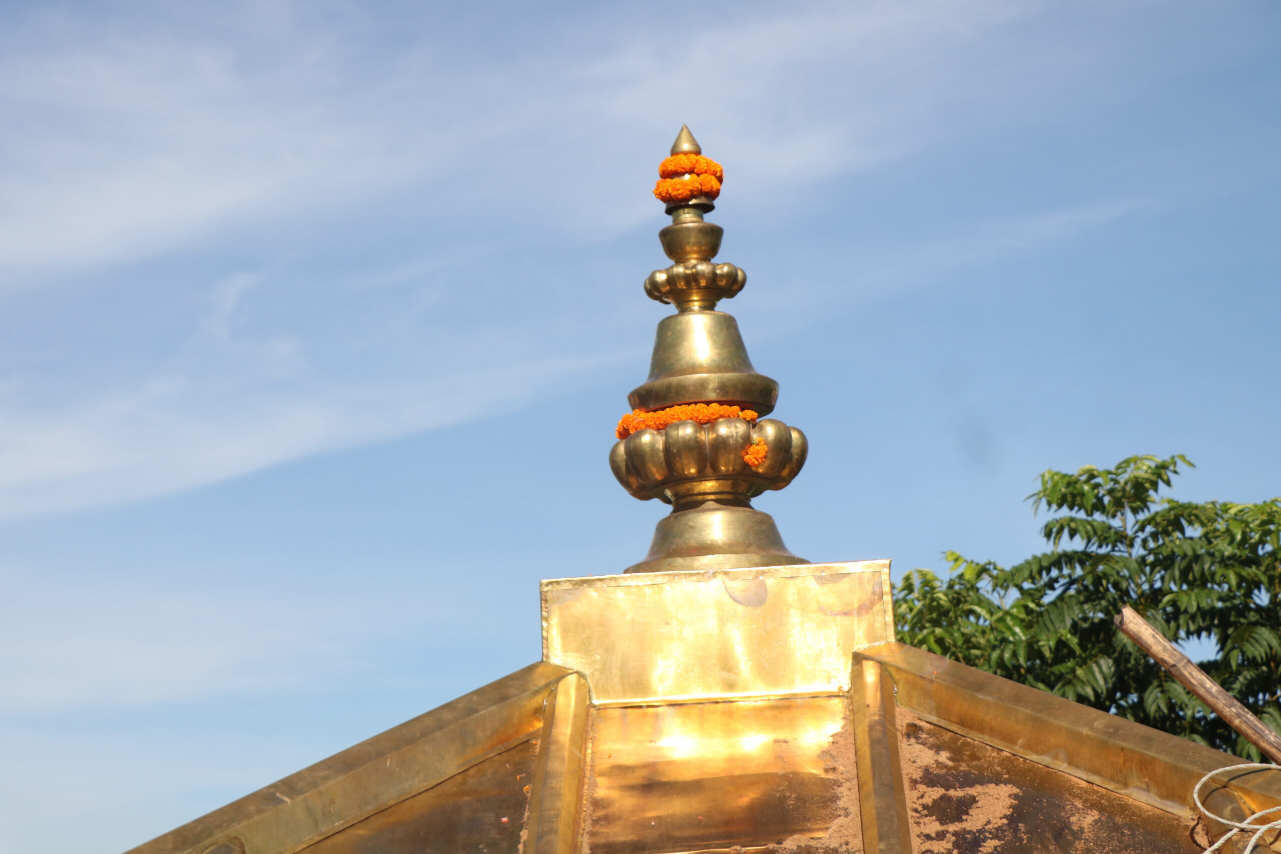 सय वर्षभन्दा पुरानो ऐतिहासिक ब्रह्मा मन्दिरमा गजूर स्थापना