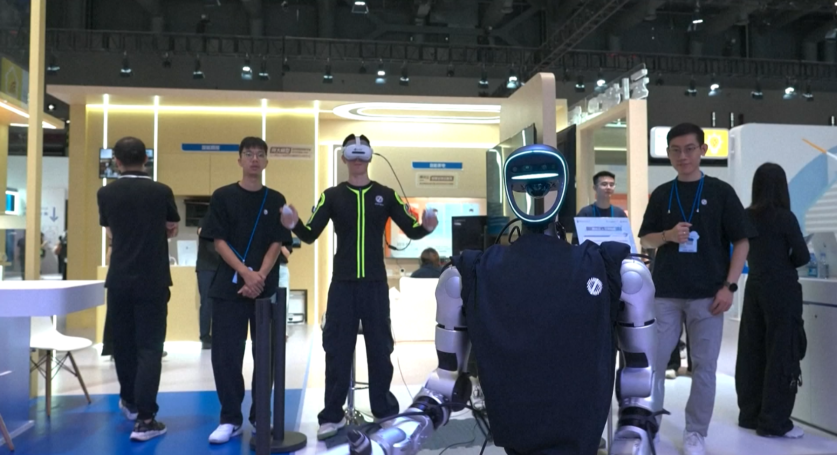 चीनमा एआई प्रतिभाहरूको खोजी, रोजगार मेलामा घुइँचो