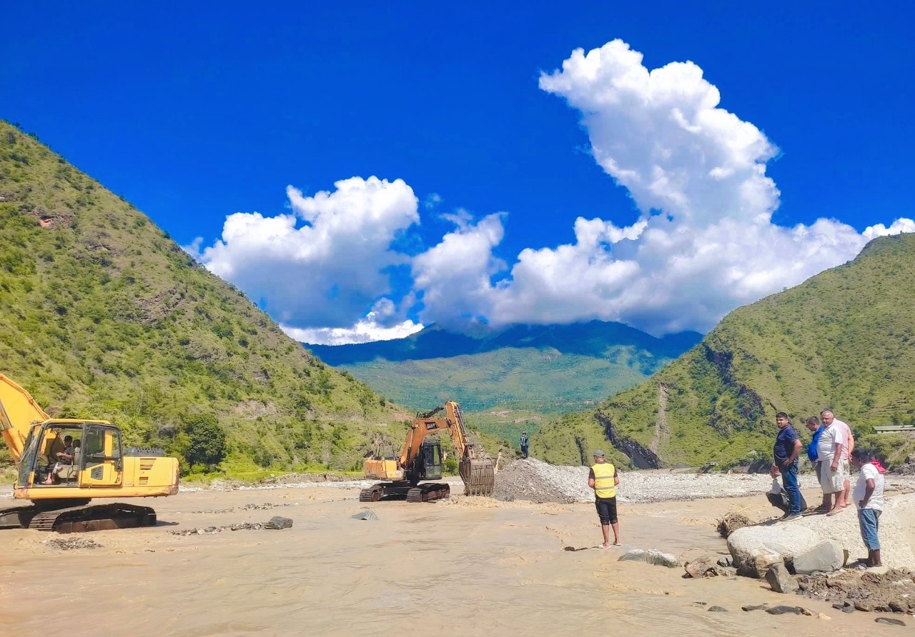 रोशी खोलाले बगाएको बिपी राजमार्ग पुनः निर्माण सुरु