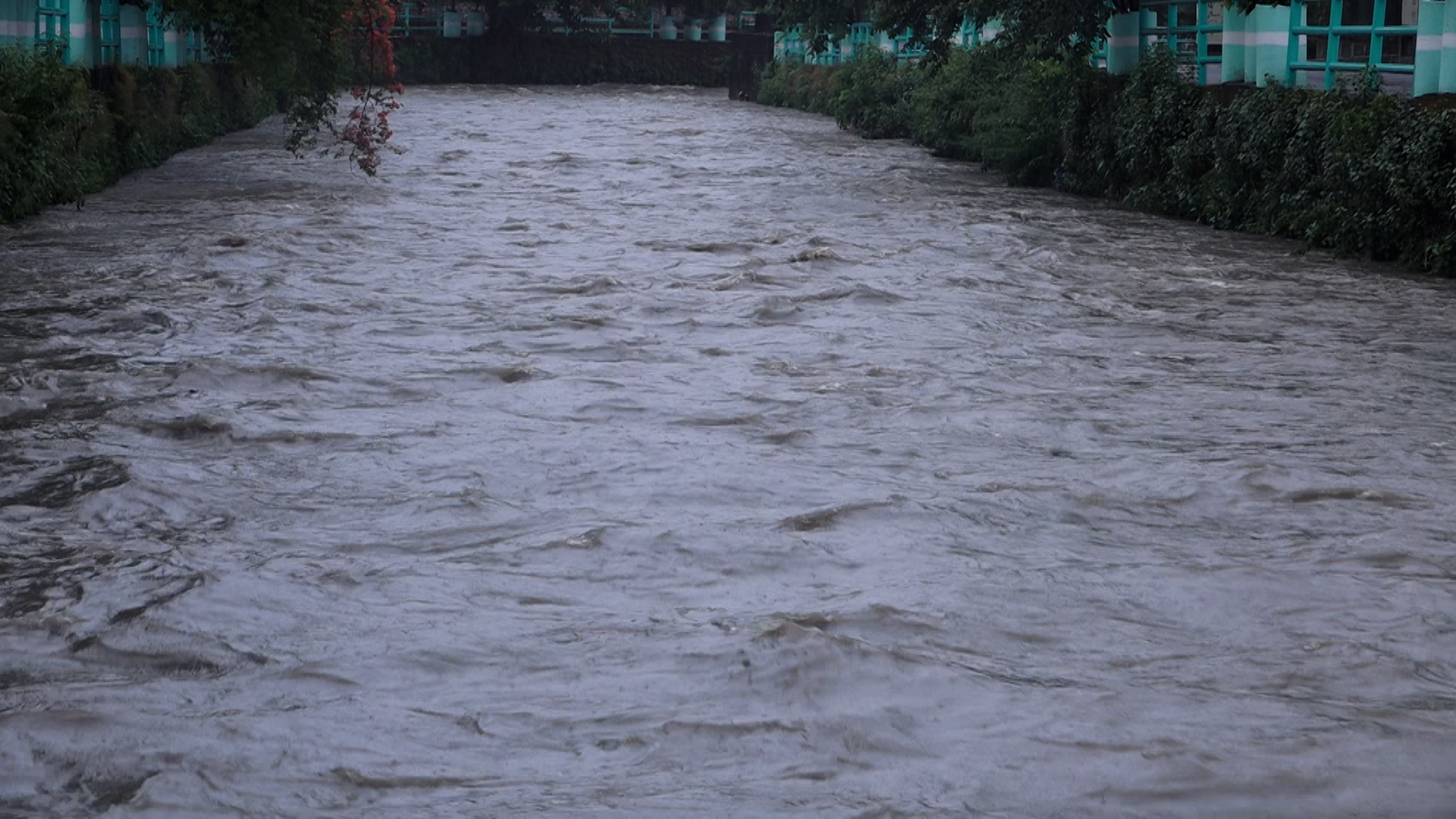 बाढीको जोखिममा रहेका ३९३ जनालाई सुरक्षित स्थानमा सारियो