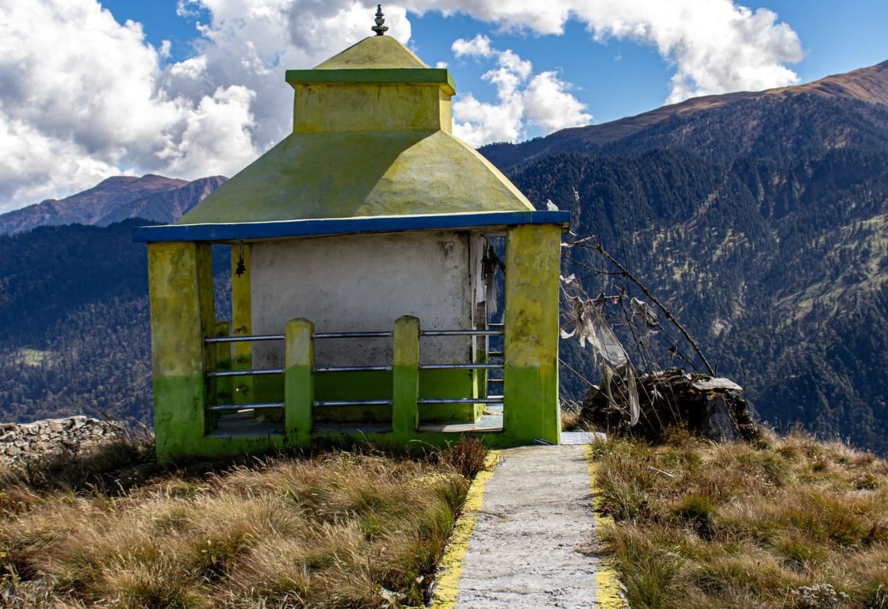 बाजुराको धार्मिक तथा पर्यटकीय स्थल कालाजग्रामा राखियो देवीको मुर्ति