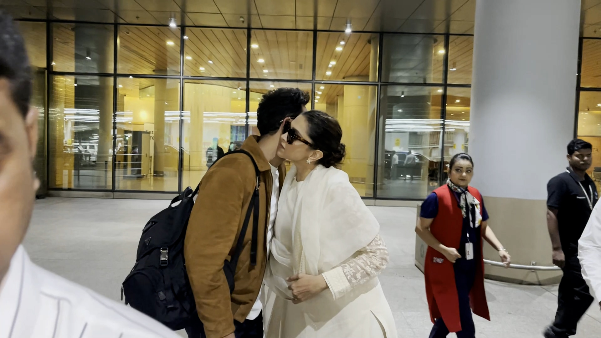 दीपिका र रणबीरको भेटले उत्साहित प्रशंसक