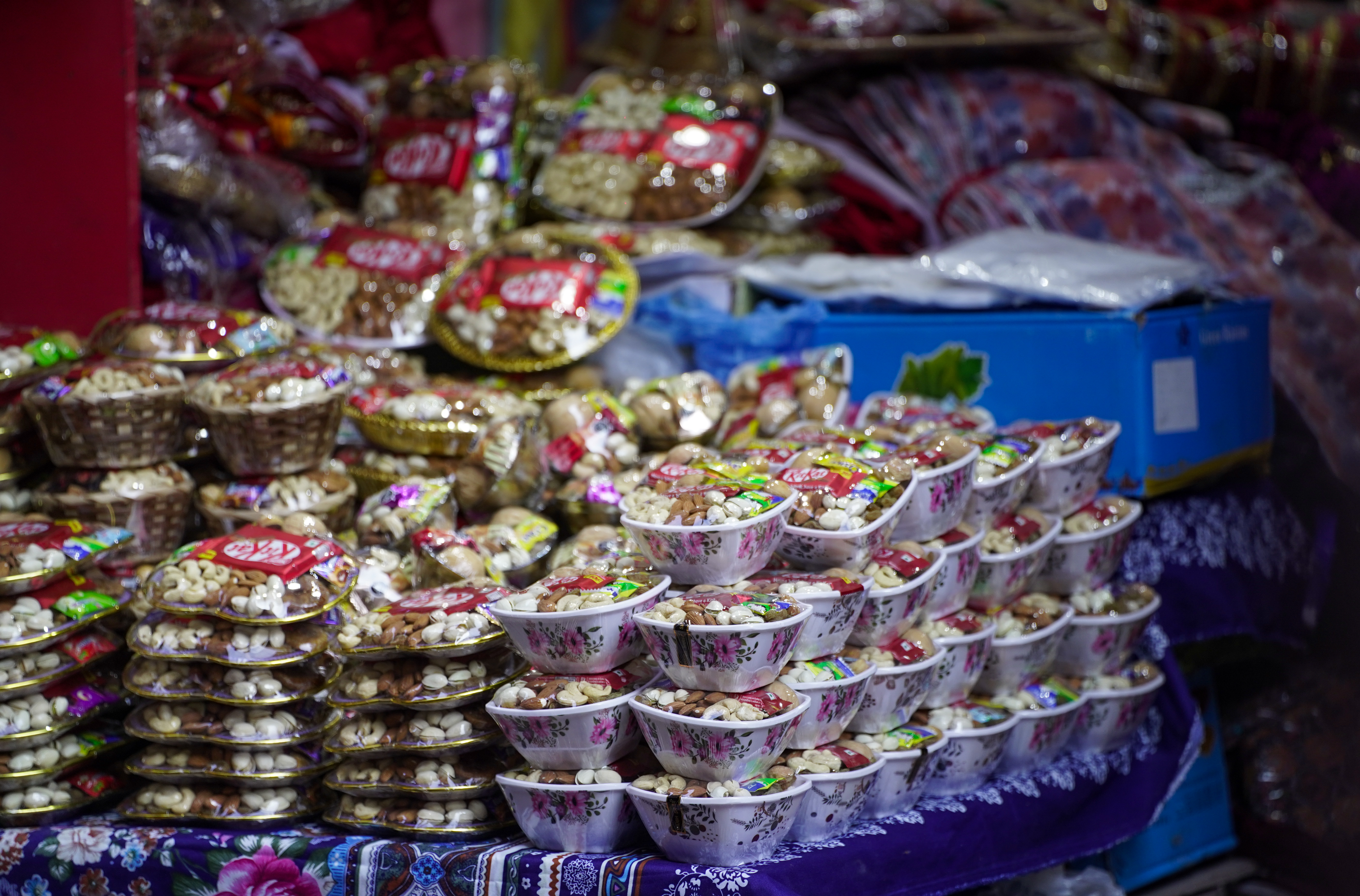 भाइमसला सहित तिहारका सामानको व्यापार सुरु (तस्विरहरु)