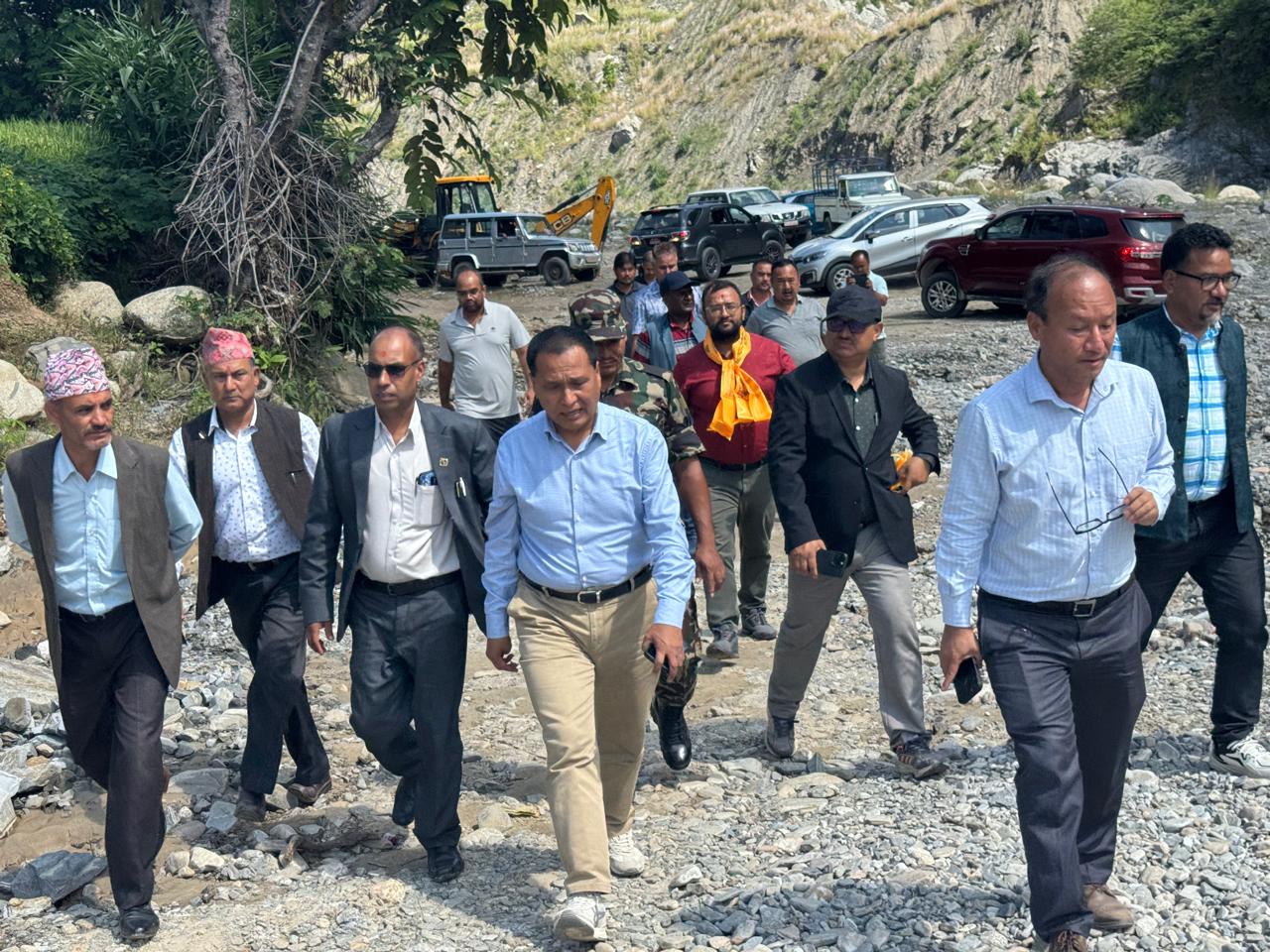 वीपी राजमार्गको निरीक्षण गर्दै मन्त्री घिसिङले  भने- तिहारपछि काम तीव्र गतिमा सुरू गर्छौं