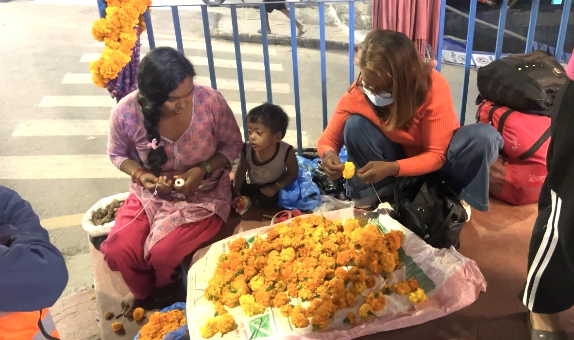 तिहारको बेला फूलको चरम अभाव