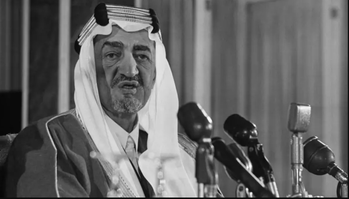 भतिजलाई चुम्बन गर्न निहुरिँदा ५० वर्षअघि साउदी राजा फैसलको हत्या भएको थियो