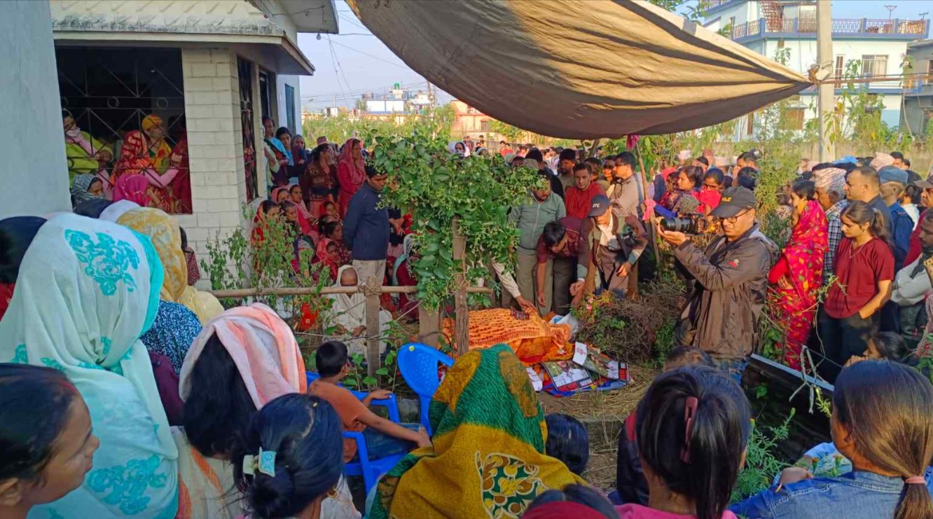 पुष्पाले उखेलिन् विपिनका लागि रोपेका सयपत्री