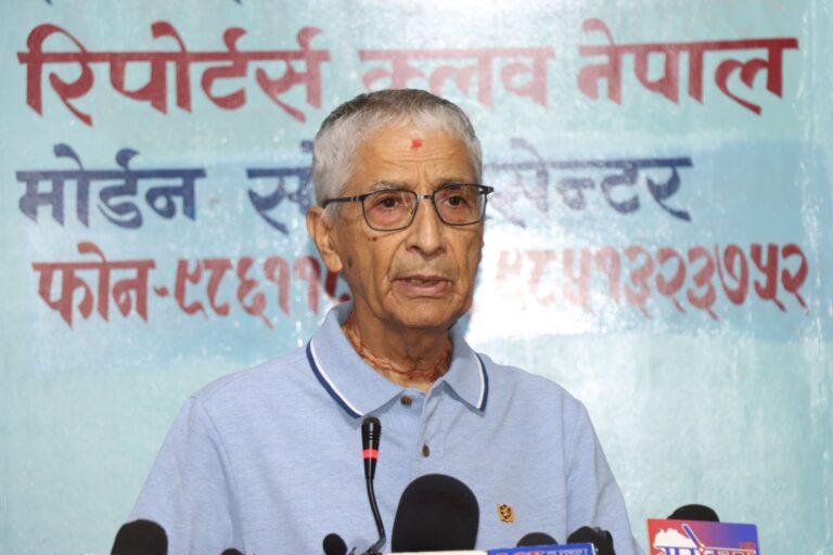 प्रधानमन्त्री कार्कीलाई तत्काल ‘गेटआउट’ भन्न नागरिक समाजका अगुवा दीक्षितको सुझाव