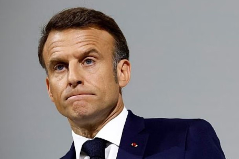 म्याक्रोनको दुविधा : प्रधानमन्त्रीको राजीनामापछि फ्रान्स कुन बाटोमा ?