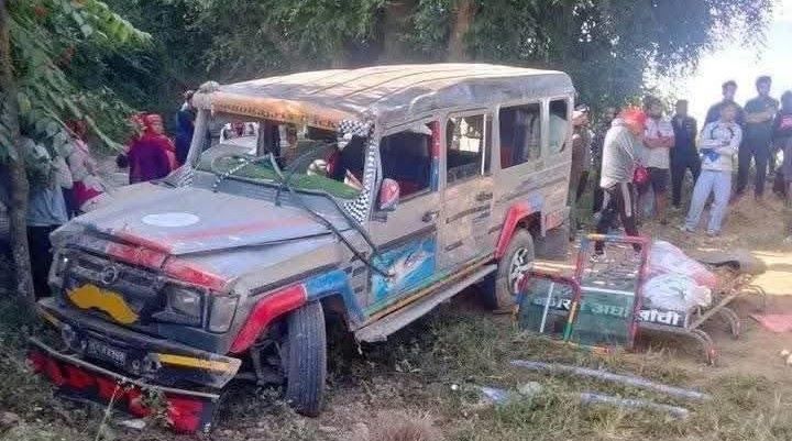 अर्घाखाँचीमा गाडी दुर्घटना, ९ जना घाइते