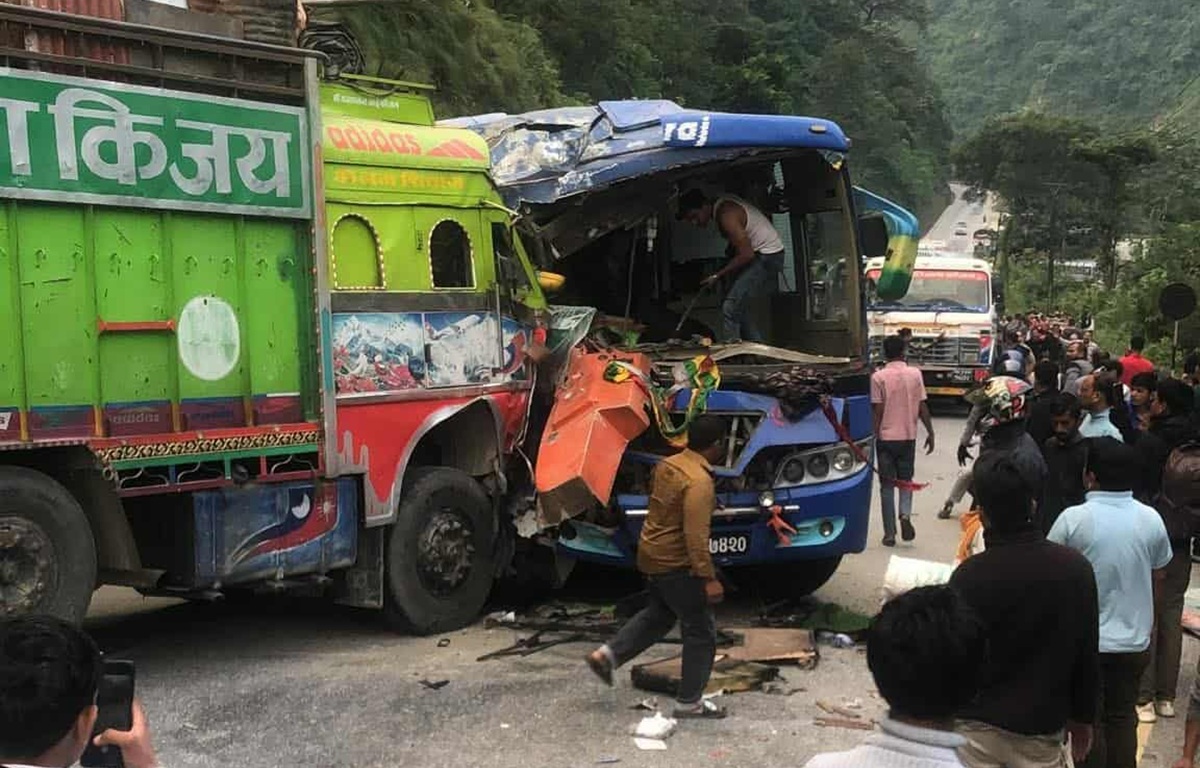 नारायणगढ-मुग्लिन सडक खण्डमा सातवटा गाडी एकआपसमा ठोक्किए, २१ जना घाइते