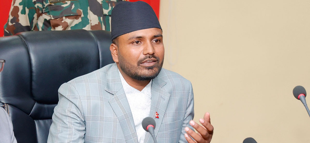 निर्माणाधीन कमला पुल निरीक्षणमा मन्त्री गुप्ता