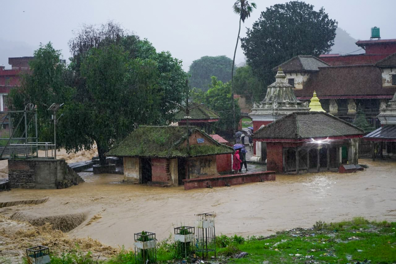 त्रिवेणीघाटको बाढीले डुवानमा पनौती बजार (तस्बिरहरू)