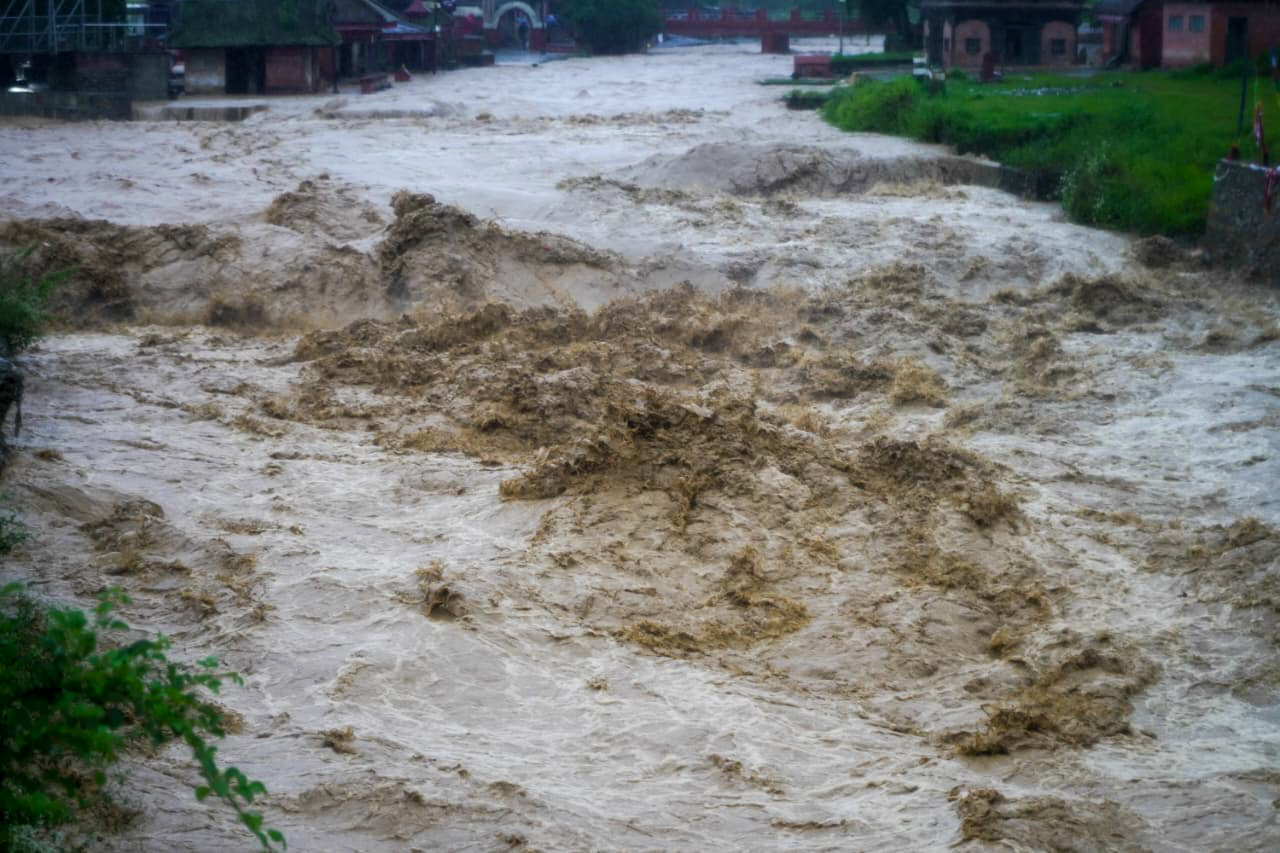 बाढीपहिरा कहरः चार स्थानीय तहमा सडक सञ्जाल र विद्युत् सेवा अवरुद्ध