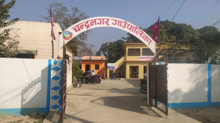 सर्लाहीको चन्द्रनगरमा इन्धन मै अनियमितताः अध्यक्ष महतोद्वारा एक लाख ८७ हजारको नियमविपरीत खर्च