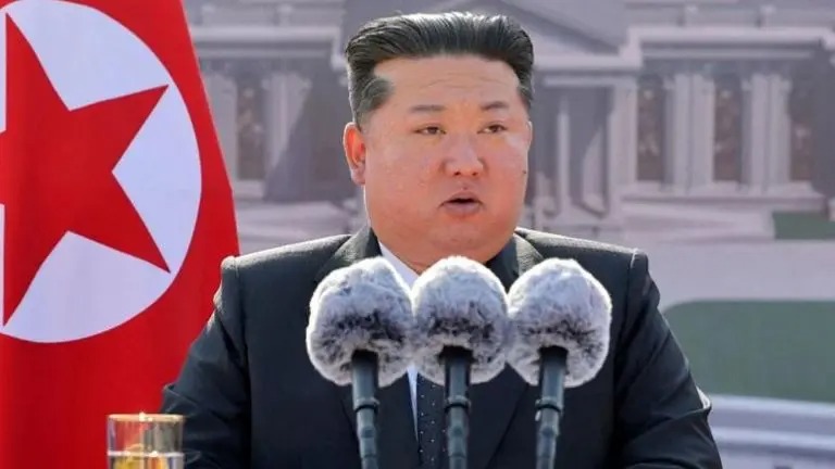 ट्रम्प दक्षिण कोरिया आइपुग्नुअघि उत्तर कोरियाले गर्‍यो क्षेप्यास्त्र परीक्षण