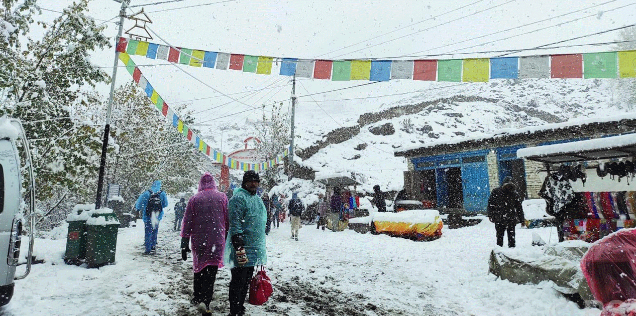 हिमपातका कारण पर्यटकीय गतिविधि प्रभावित, यात्रा नगर्न टानको आग्रह