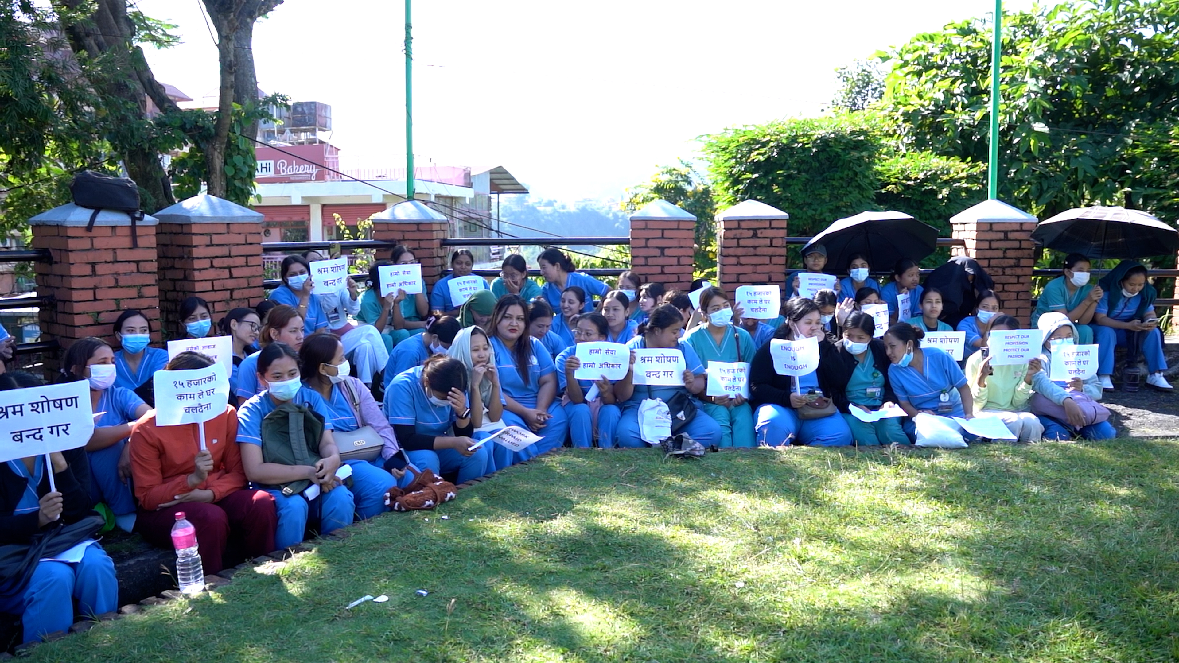 ‘हामी नर्स हौँ, मेसिन होइनौ’ भन्दै नर्सहरु आन्दोलनमा