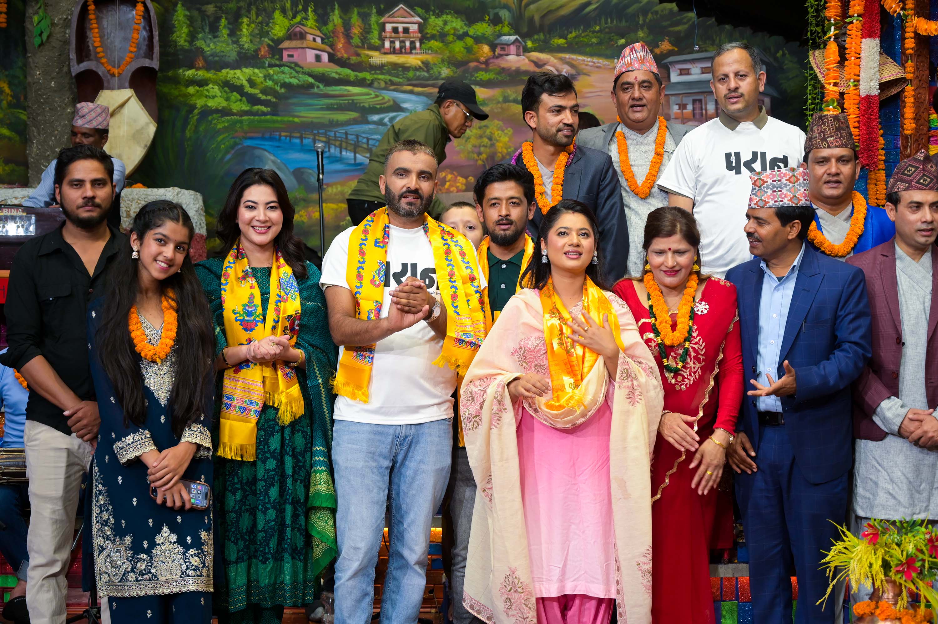 देउसी भट्याउँदै केकी र अन्जनाले खेले ‘परान’ बिशेष देउसी भैलो