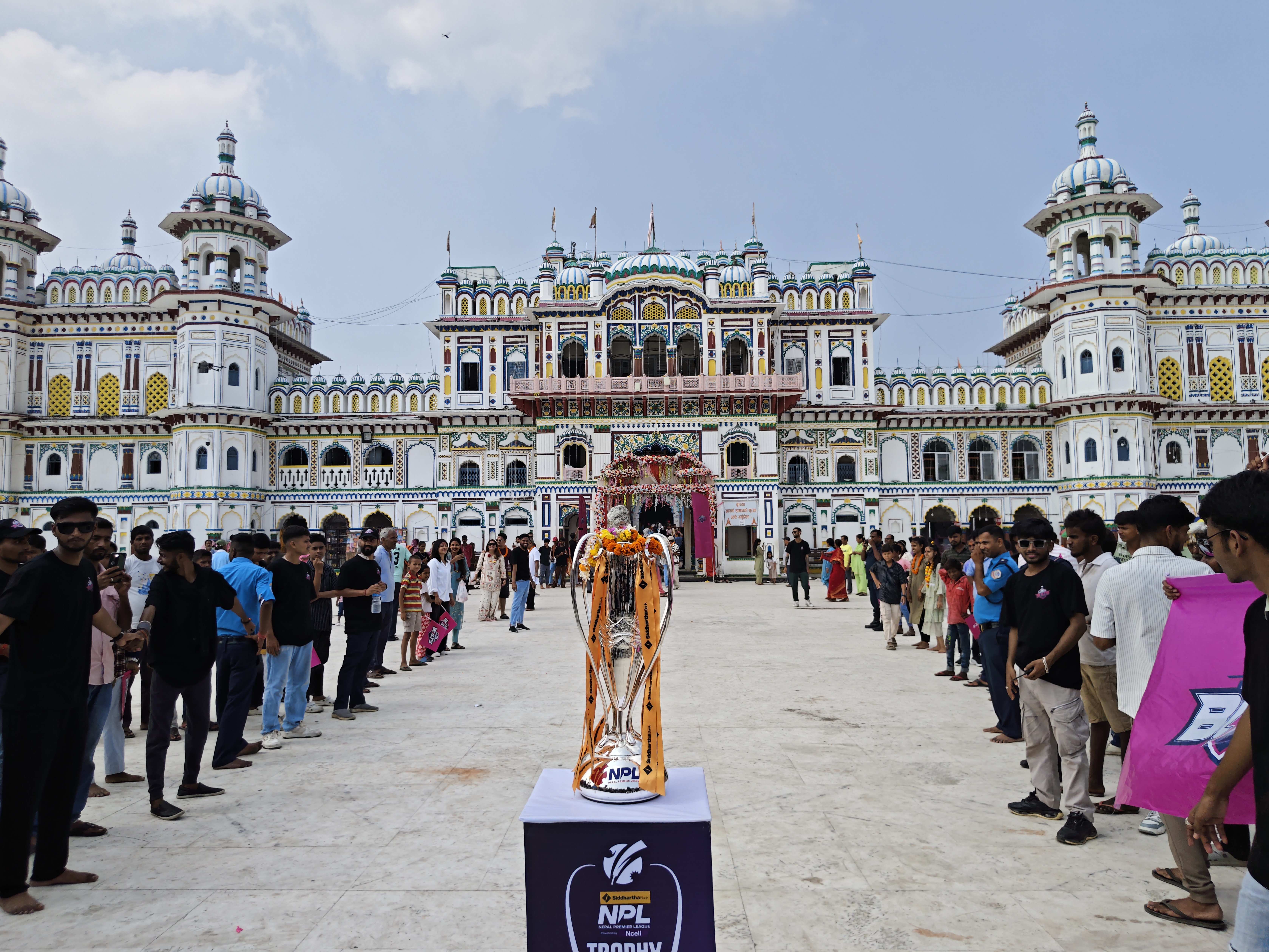 जानकी मन्दिरमा ट्रफीको पूजा गर्दै एनपीएल टुर सकियो