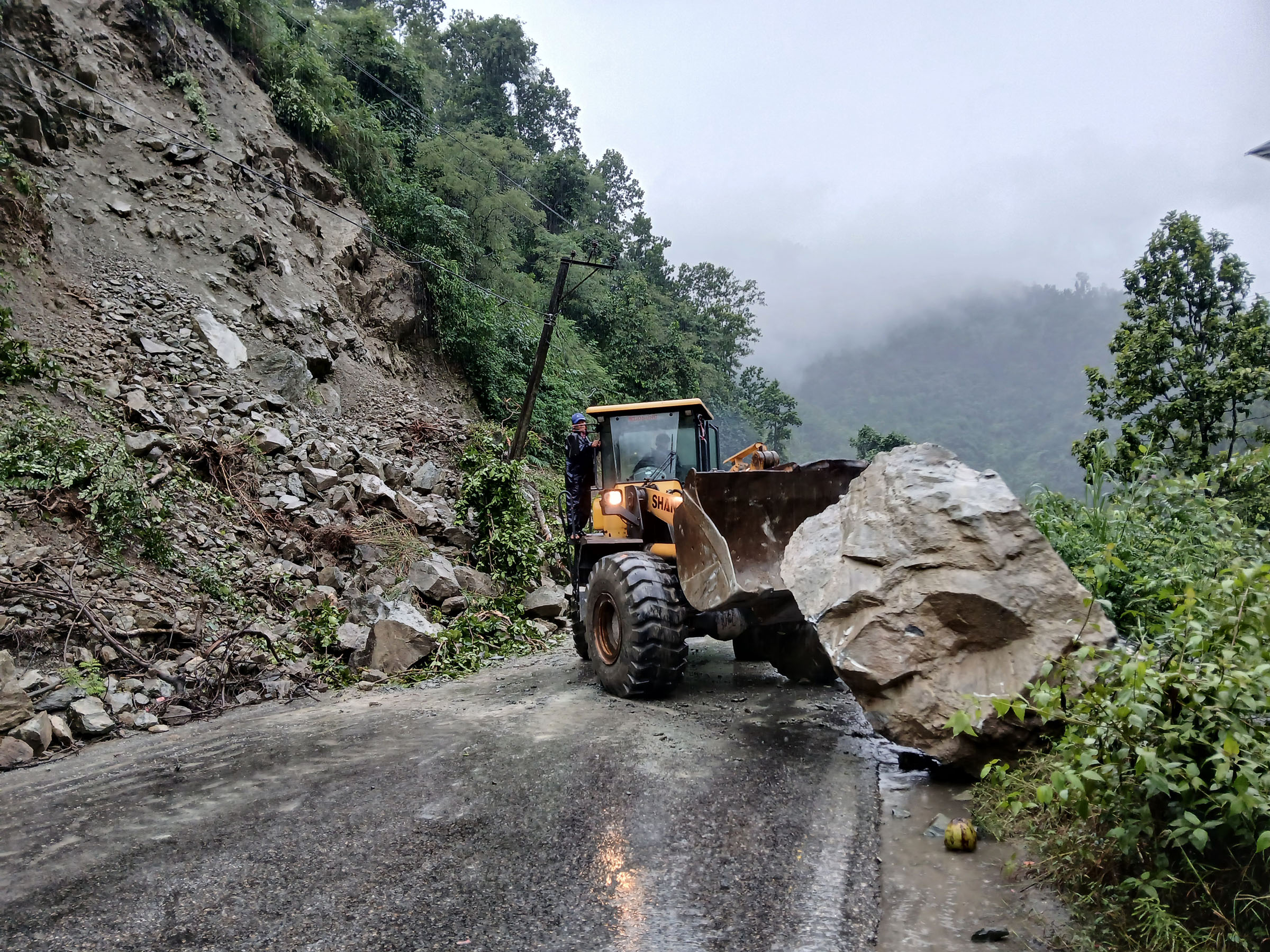 नागढुंगा-मुग्लिन सडकका १६ स्थानमा पहिरोको उच्च जोखिम