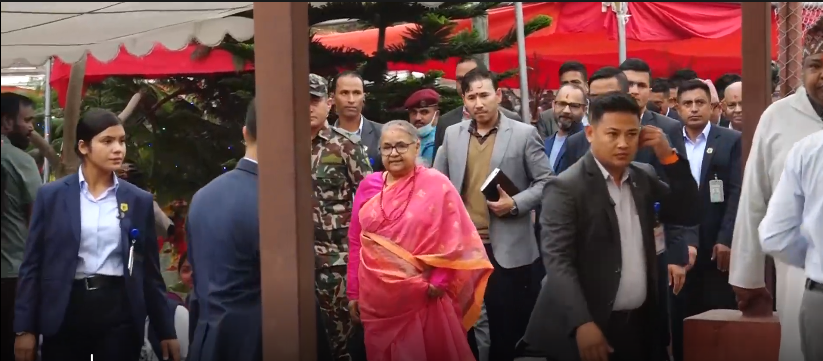 प्रधानमन्त्री कार्कीद्वारा छठ पर्वका अवसरमा कमलपोखरी पुगेर पूजा अर्चना