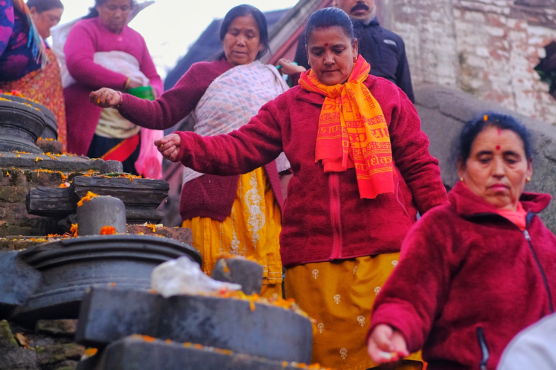 पितृका नाममा पशुपति क्षेत्रमा छरियो शतबीज (तस्बिर)
