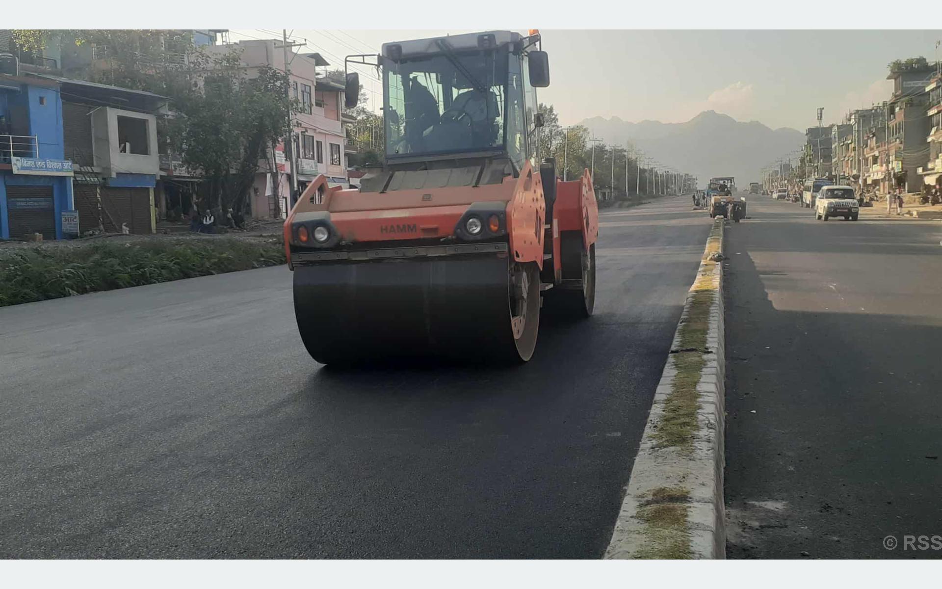 पोखरा–मुग्लिन सडकः पश्चिम खण्डको १८ किलोमिटर कालोपत्र