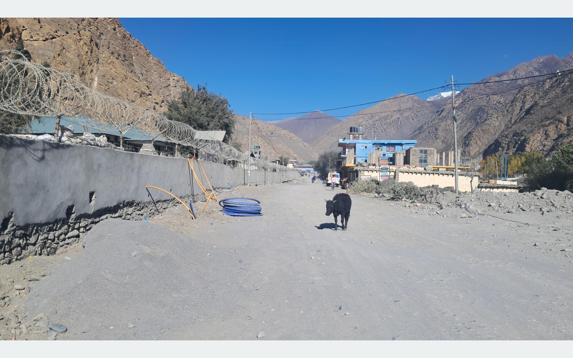 निर्माणाधीन कोबाङ–जोमसोम सडक आठ वर्षदेखि अलपत्र