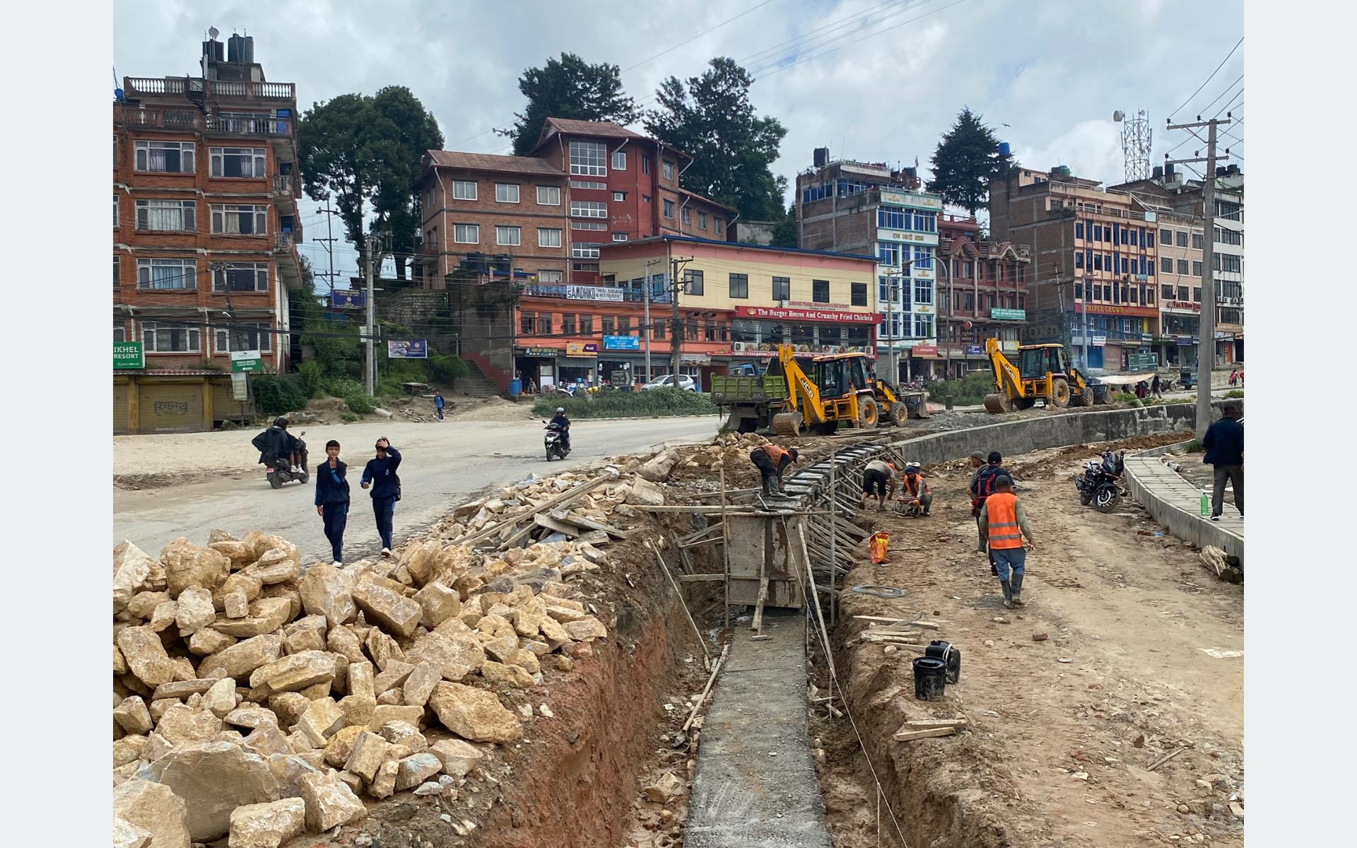 साँगा–धुलिखेल सडकः अवरुद्ध स्तरोन्नति अघि बढाउने सहमति