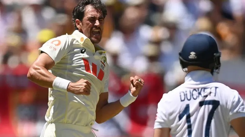 अस्ट्रेलियाली बलर मिचेल स्टार्कले एसेजमा १०० विकेट पूरा गरे, नयाँ रेकर्ड पनि बनाए