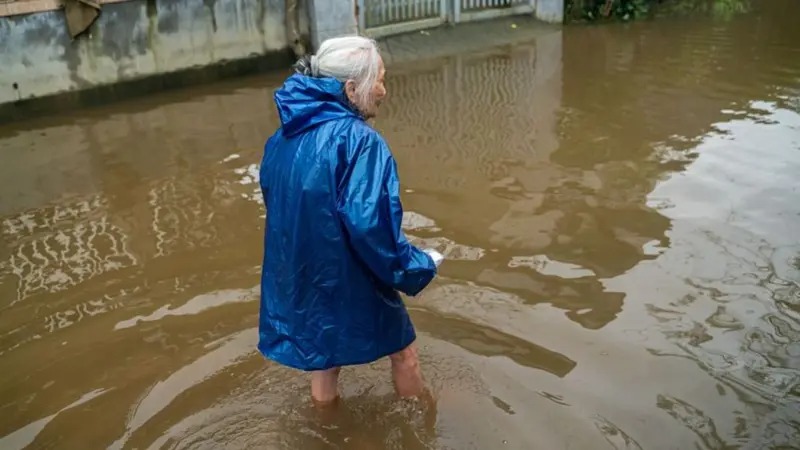 भियतनाममा बाढीमा परी कम्तीमा ९० जनाको मृत्यु, १२ जना बेपत्ता