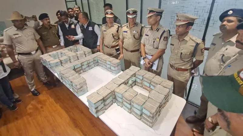 एउटा बैंकबाट अर्को बैंकमा पैसा लैजाँदा बाटोबाटै ७ करोड चोरी, यसरी गरियो फिल्मी शैलीमा लुटपाट