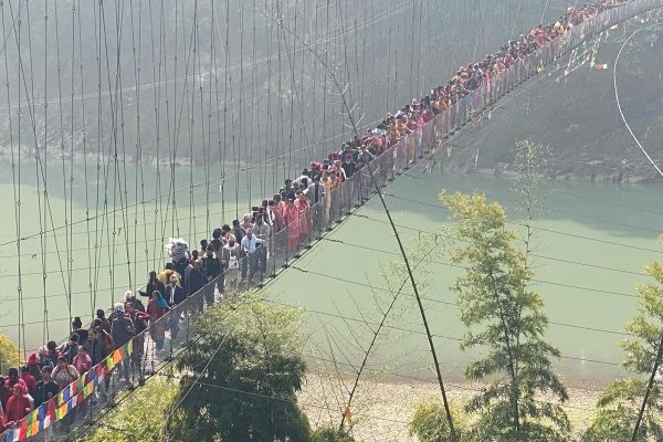 चितवन र तनहुँको देवघाटधामलाई जोड्ने झोलुङ्गे पुल जीर्ण : शतबीज छर्न आउने भक्तजनलाई समस्या