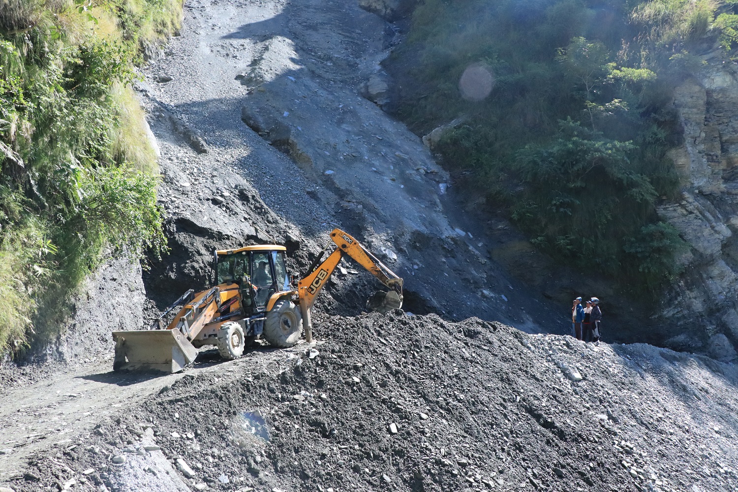 बेनी-दरवाङ सडक तीन दिनपछि सञ्चालन