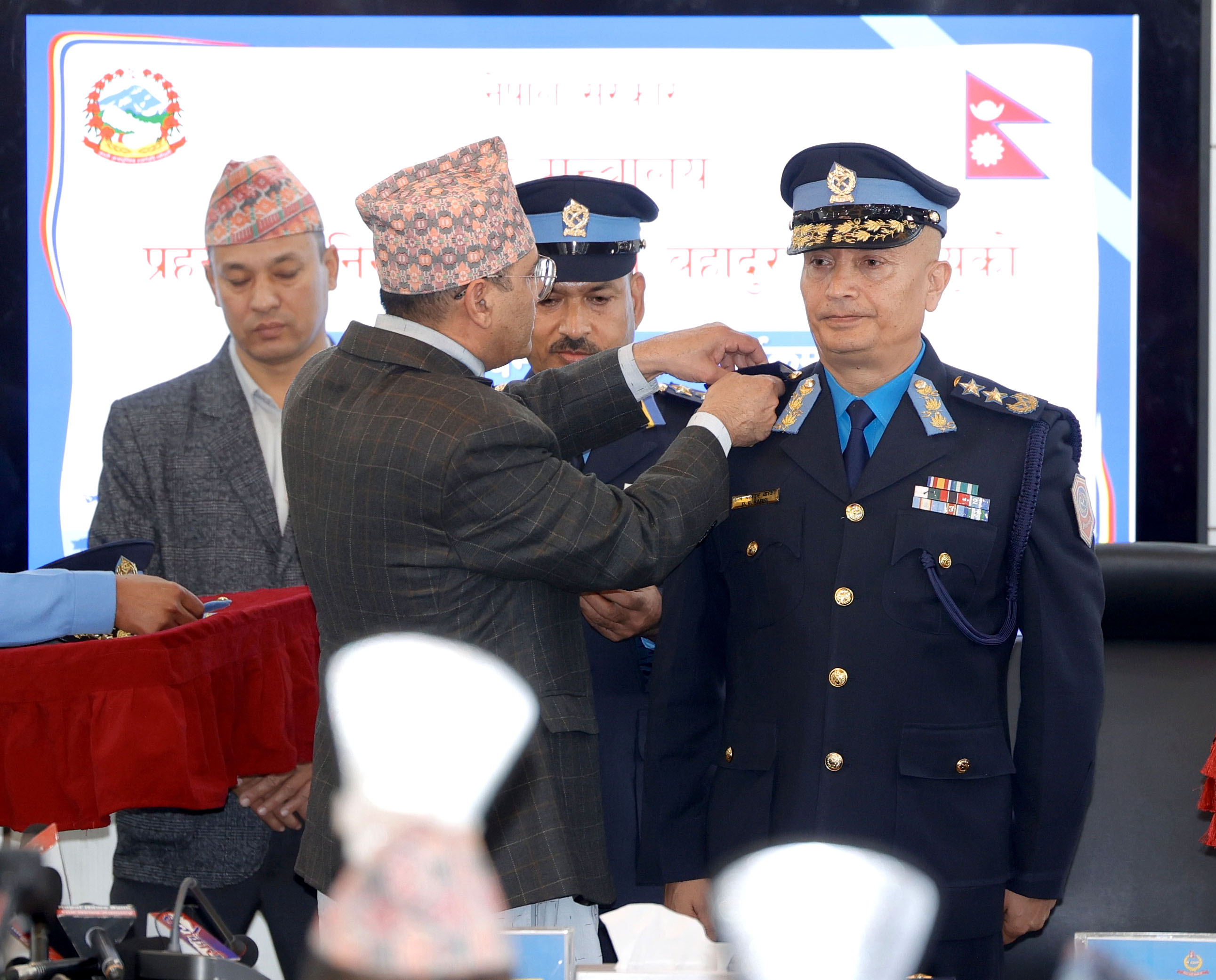 नवनियुक्त आईजीपी कार्कीलाई दर्ज्यानी चिह्न प्रदान