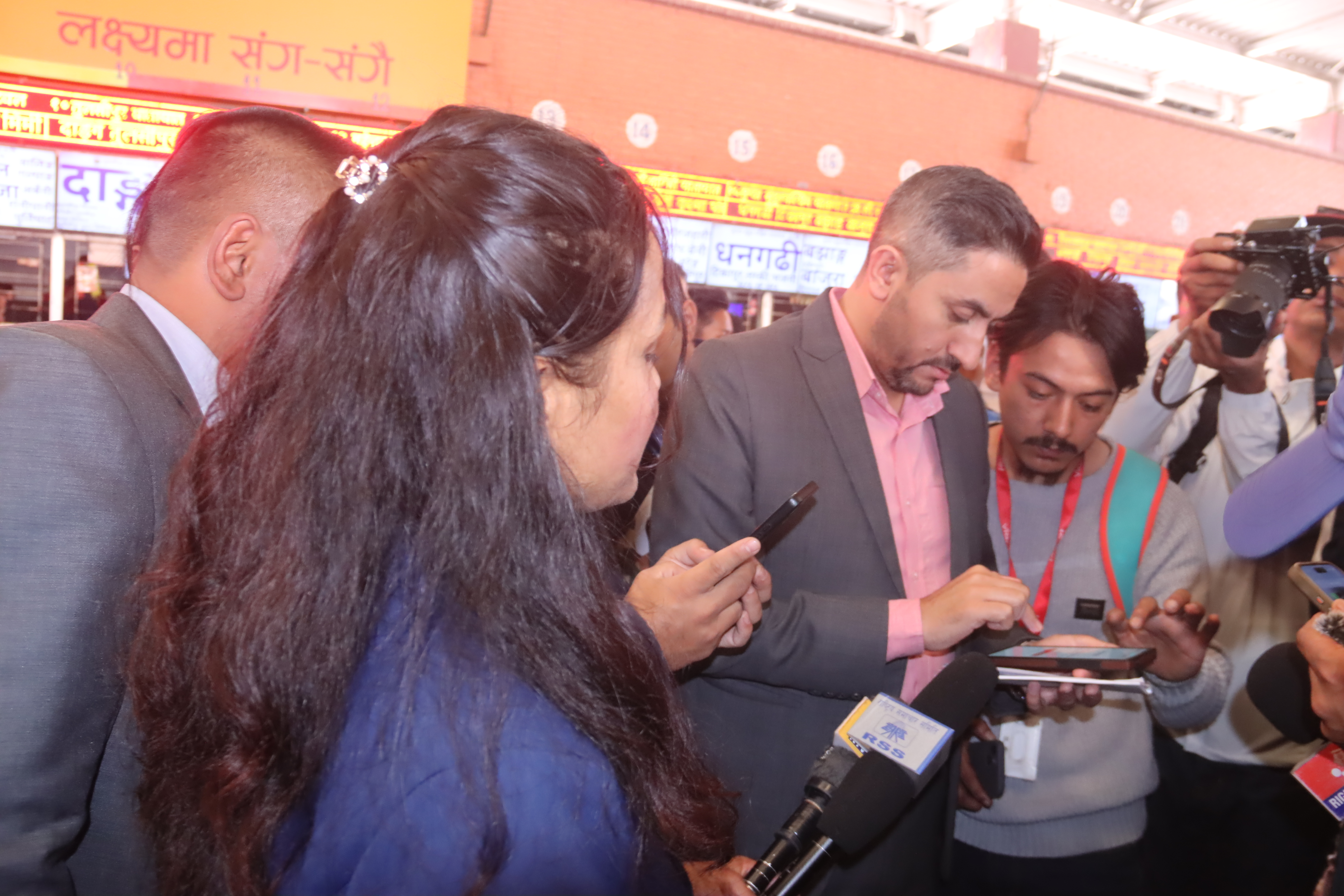 सञ्चारमन्त्रीद्वारा गोंगबु बसपार्कमा निःशुल्क इन्टरनेट सेवा शुभारम्भ