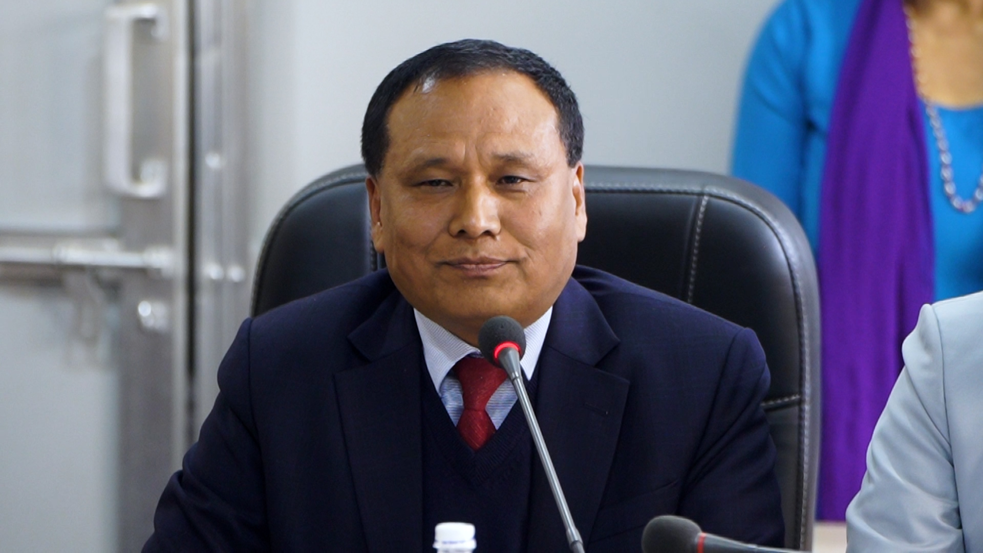 मन्त्री घिसिङद्वारा सम्झौताअनुसार भवन निर्माण सम्पन्न गर्न निर्देशन