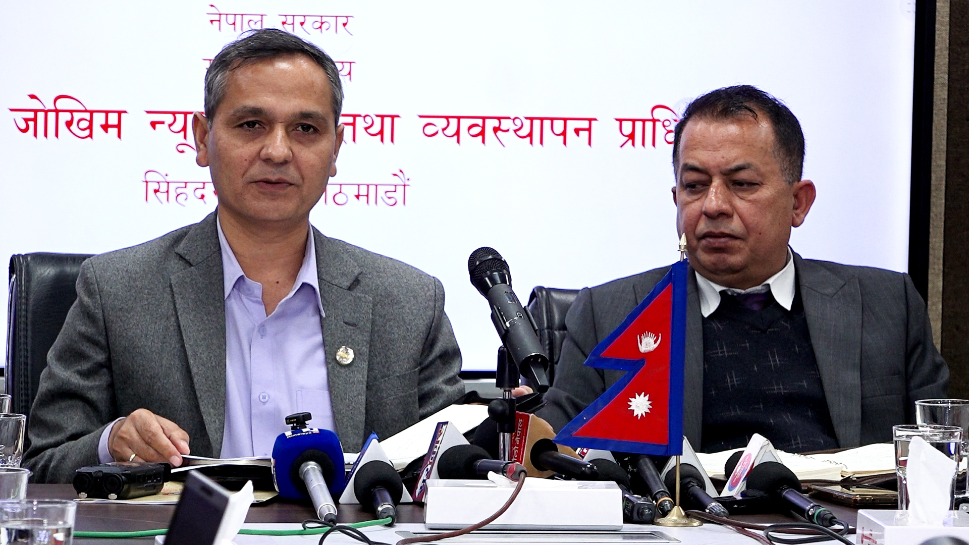 गृहमन्त्रीद्वारा शितलहर र हिमपात पूर्व तयारी तथा प्रतिकार्य राष्ट्रिय कार्ययोजना २०८२ जारी