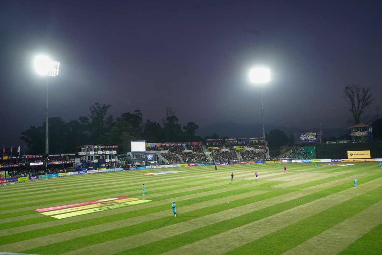 फ्लड लाइटको उज्यालोमा चम्कियो एनपीएल, हुटिङमा दर्शक(तस्बिरहरु)