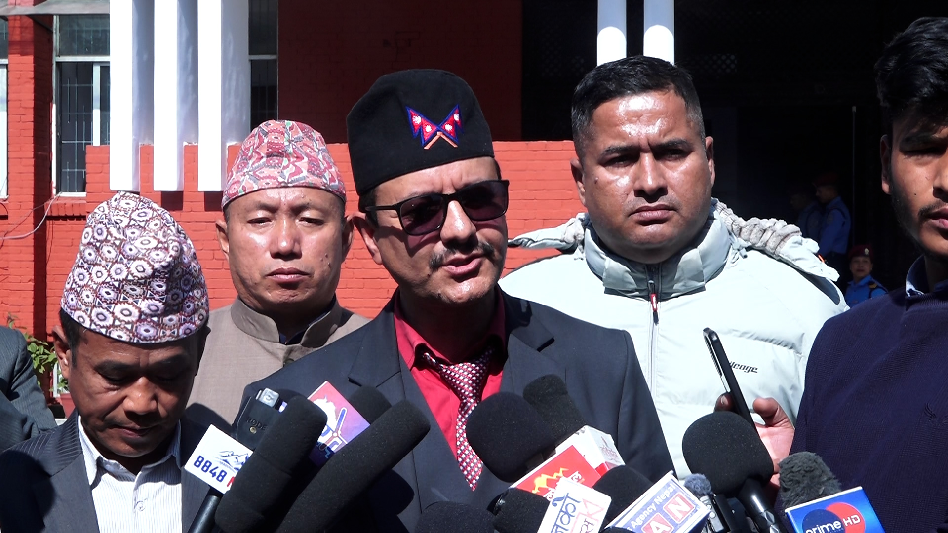 संविधान खारेज र ऋण मिनाहा माग गर्दै सरकारलाई दुर्गा प्रसाईं समूहको ज्ञापन पत्र