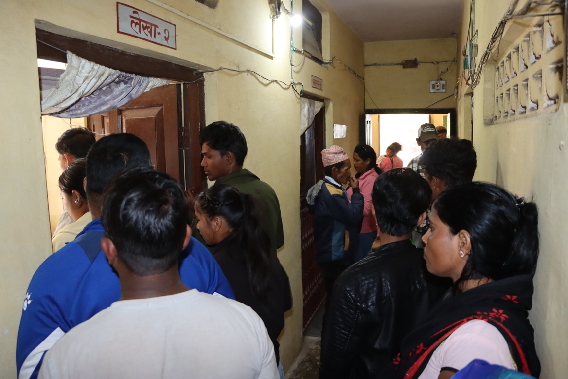 बर्दियामा मतदाता नामावलीमा नाम दर्ता गर्नेको भिड