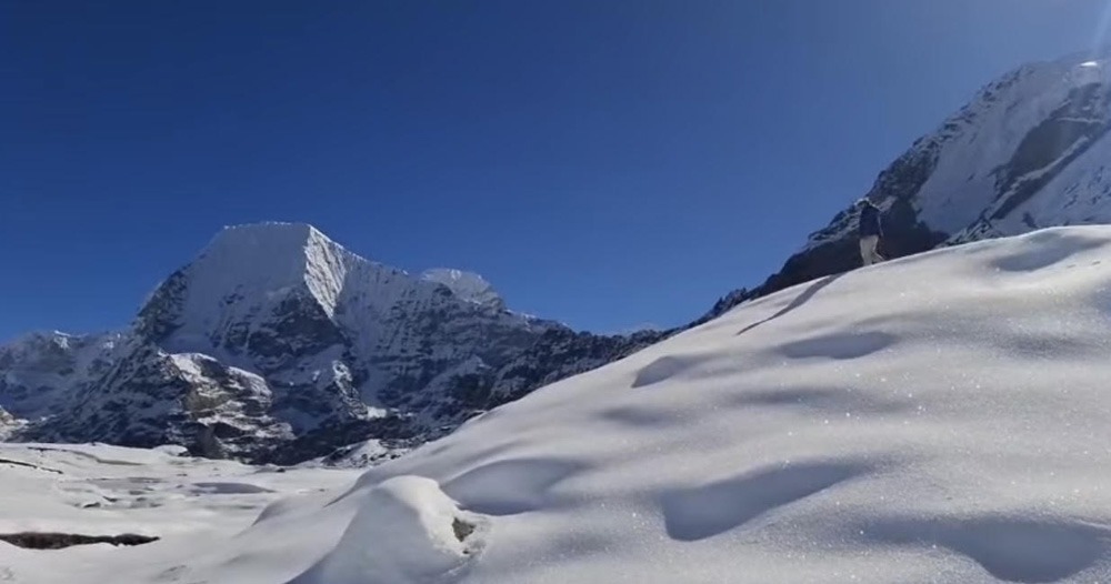 रोल्वालिङ हिमपहिरोमा हराइरहेका ४ जनाको उद्धार, तीन जनाको मृत्यु, बेपत्ताको खोजी जारी