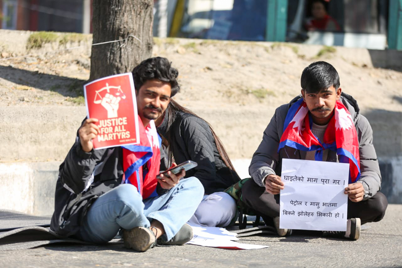 माइतीघरमा जेनजीहरूको धर्ना (फोटो फिचर)