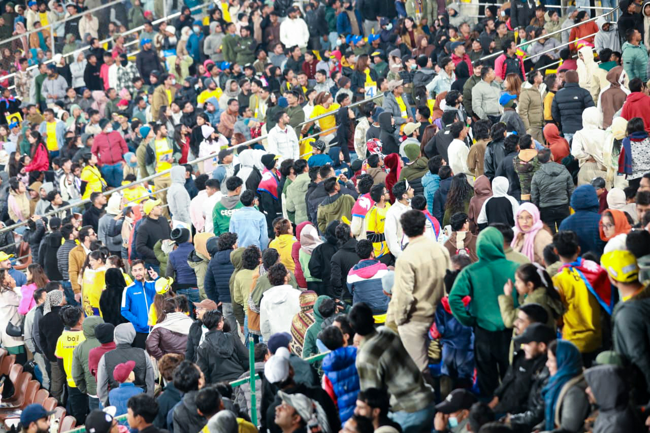 एनपीएलमा दर्शकहरुको क्रेज (तस्बिरहरु)