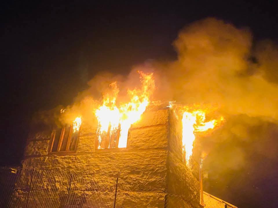 हुम्लाको एक विद्यालयमा आगलागी हुँदा सम्पुर्ण शैक्षिक सामाग्री खरानी