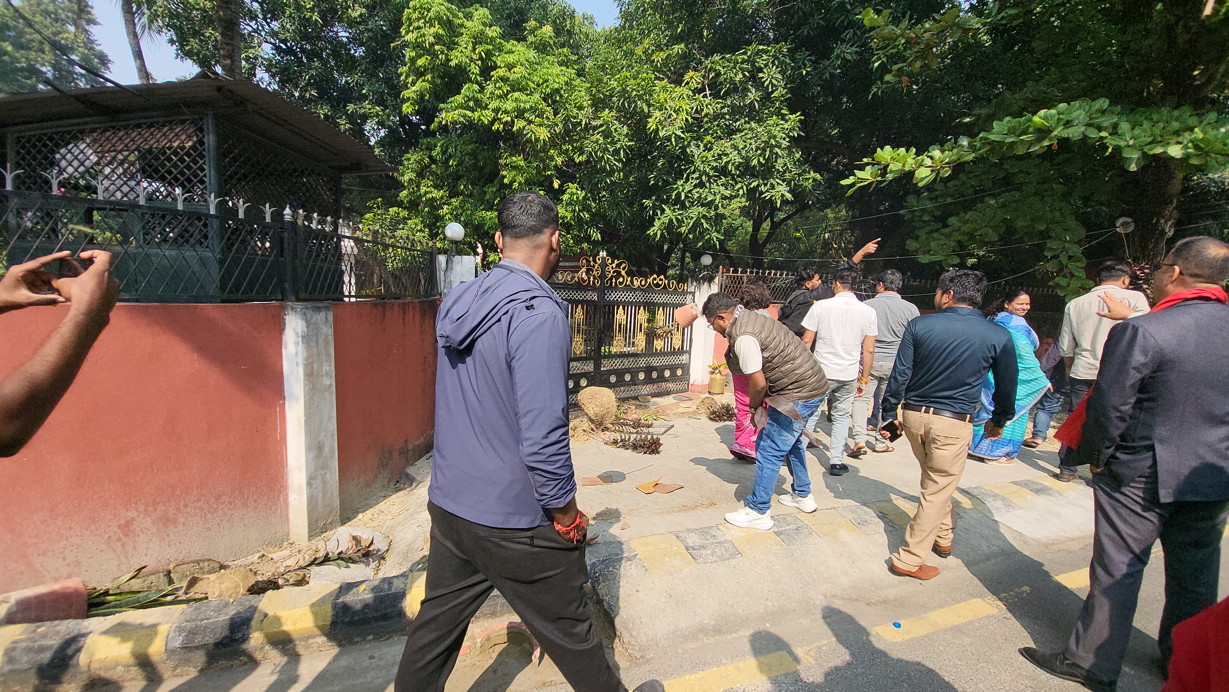 मुख्यमन्त्री नियुक्तिको विरोधमा  मधेश प्रदेश प्रमुख कार्यालय अगाडि तोडफोड