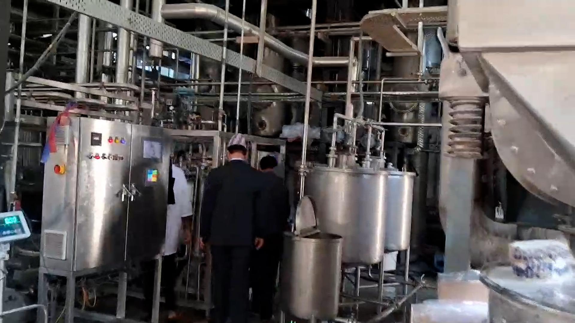 बागमतीको धुलो दूध कारखानाको भविष्यमाथि प्रश्न, मन्त्री पौडेलले गरे अनुगमन