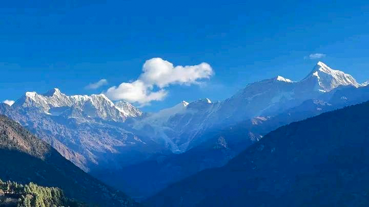 रामेछापको गुम्देलको हिमाली गाउँबाट देखिएको नुम्बुर हिमाल (तस्विरहरु)