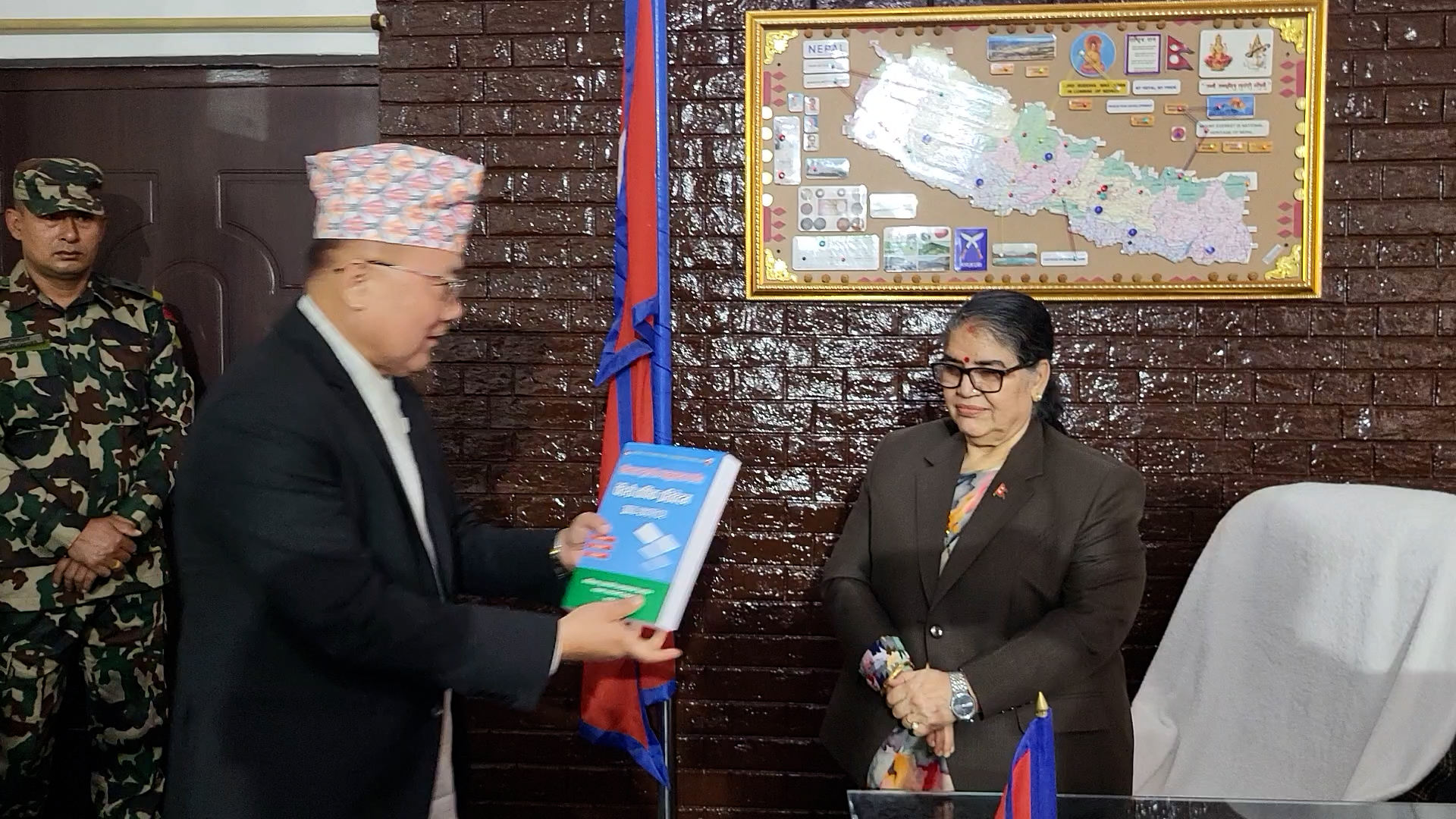 प्रदेश प्रमुख समक्ष अख्तियार दुरुपयोग अनुसन्धान आयोगको ३५औं वार्षिक प्रतिवेदन पेस